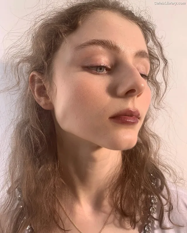 Thomasin Mckenzie photo 24 of 289