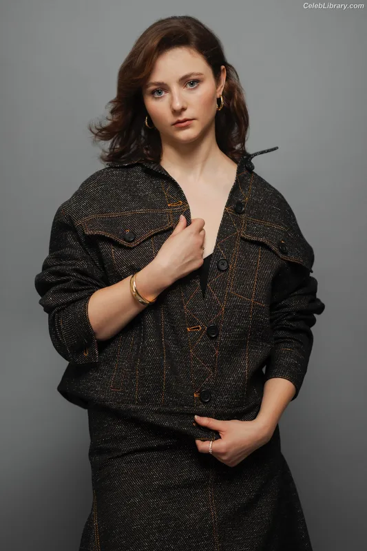 Thomasin Mckenzie photo 2 of 289