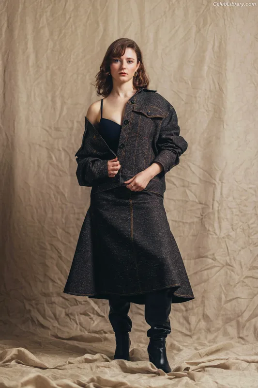 Thomasin Mckenzie photo 6 of 289