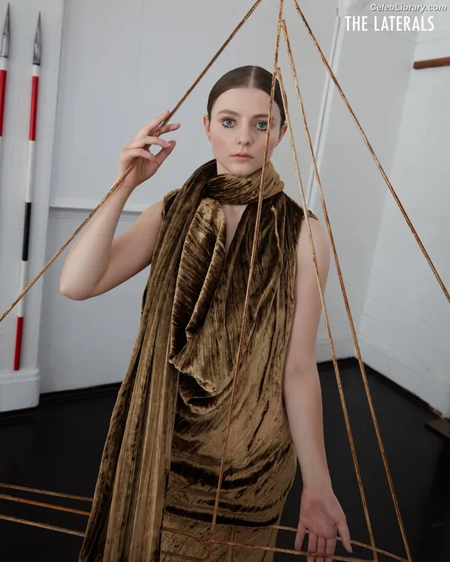 Thomasin Mckenzie photo 9 of 289