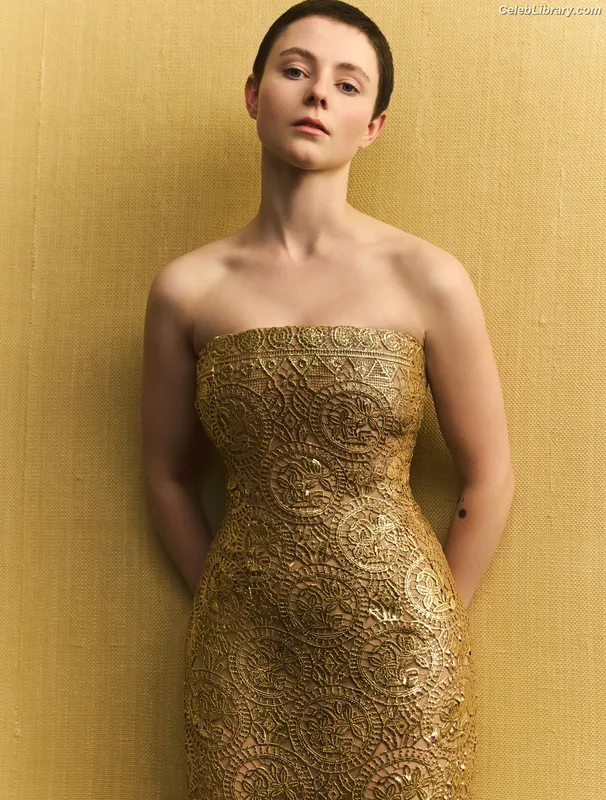 Thomasin Mckenzie photo 14 of 289