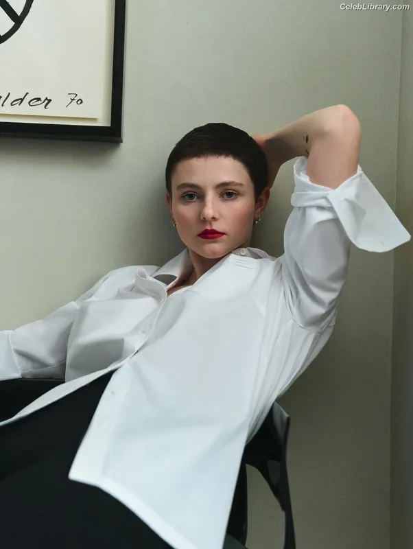 Thomasin Mckenzie photo 20 of 289