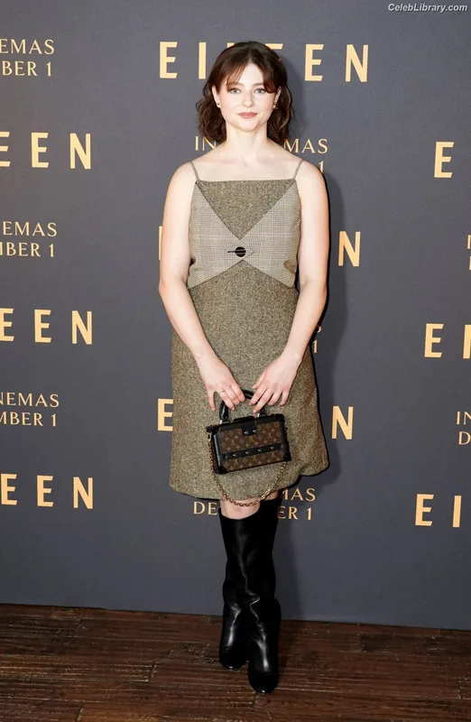 Thomasin Mckenzie photo 6 of 289