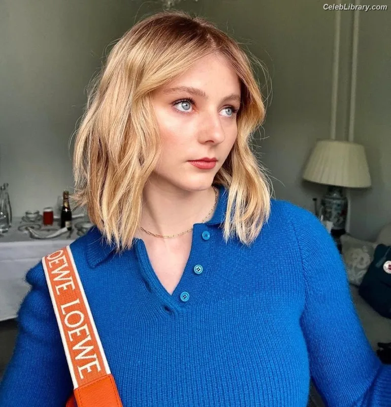 Thomasin Mckenzie photo 20 of 289