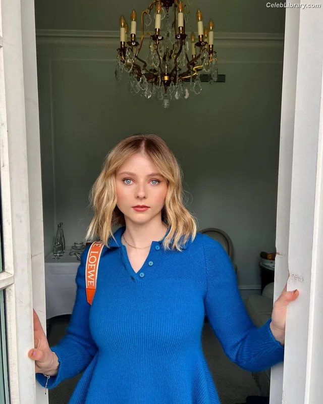 Thomasin Mckenzie photo 21 of 289