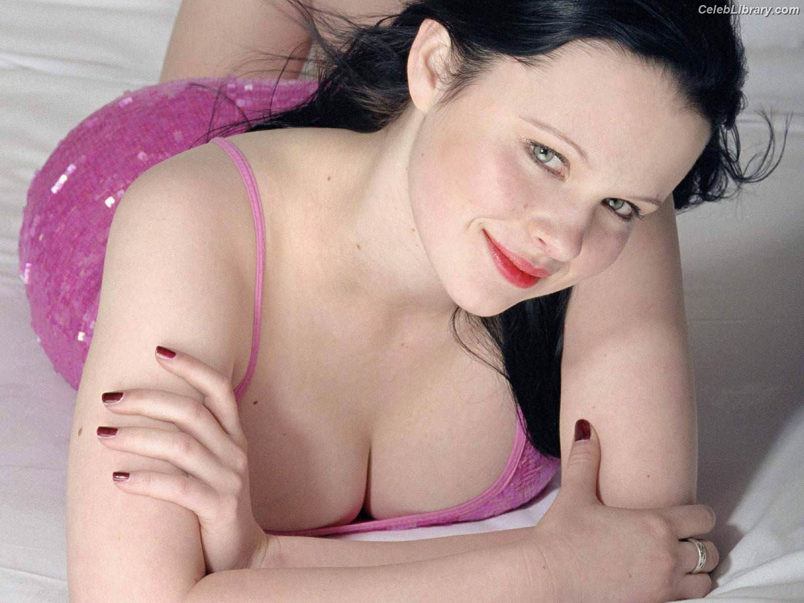 Thora Birch photo 15 of 19
