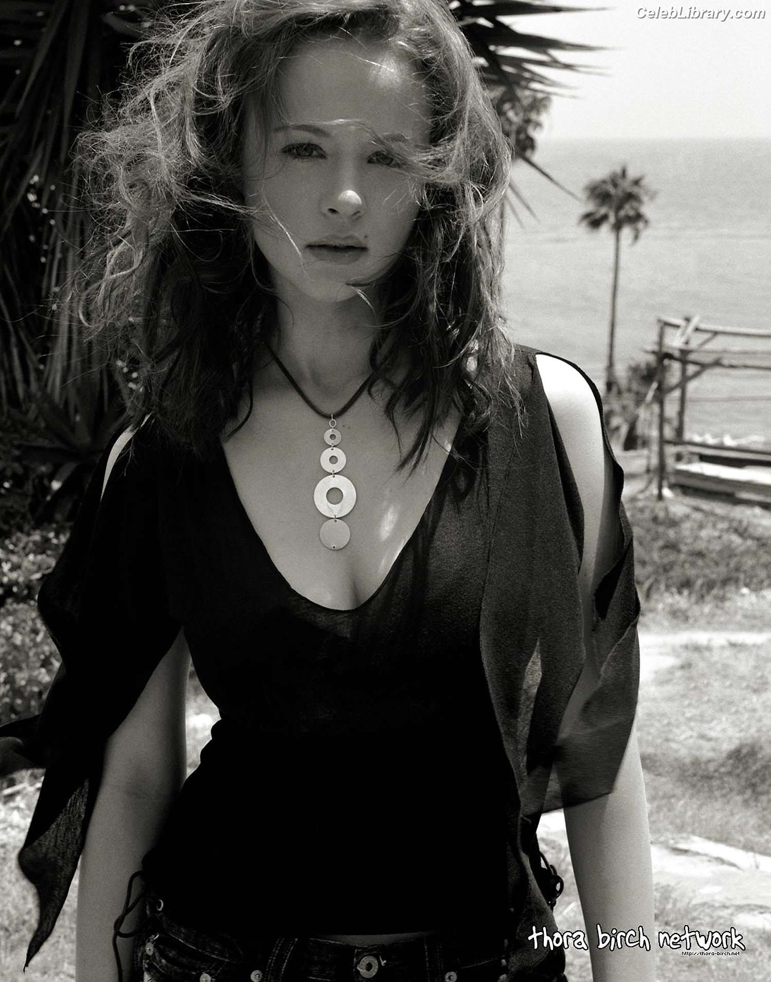 Thora Birch photo 17 of 19