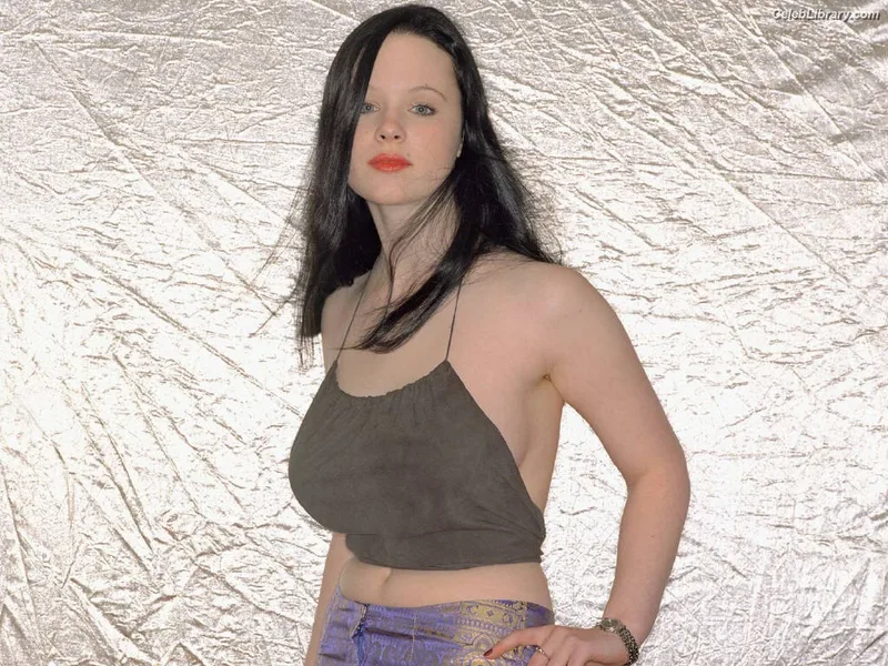 Thora Birch photo 2 of 19