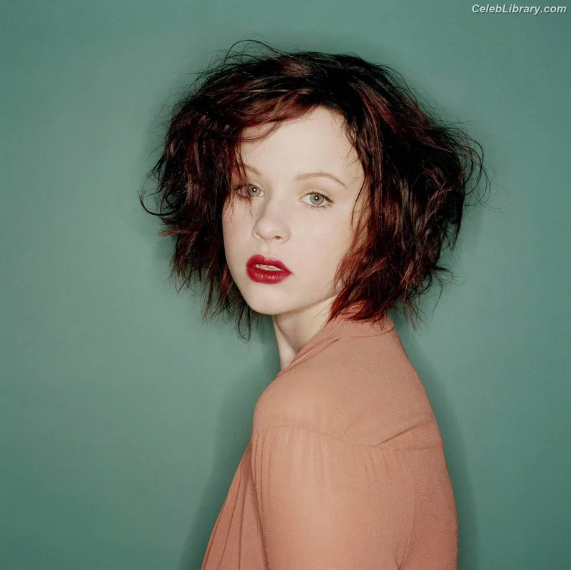 Thora Birch photo 4 of 19