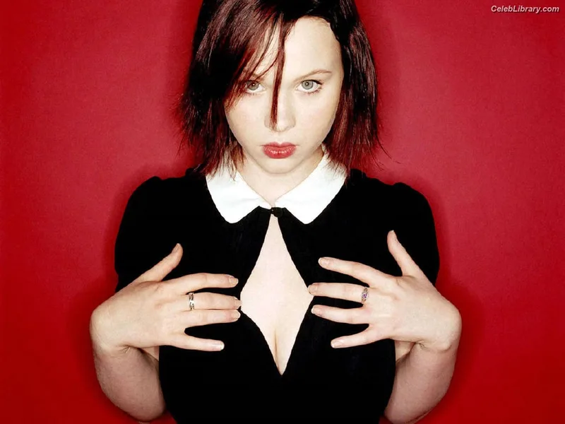 Thora Birch photo 8 of 19