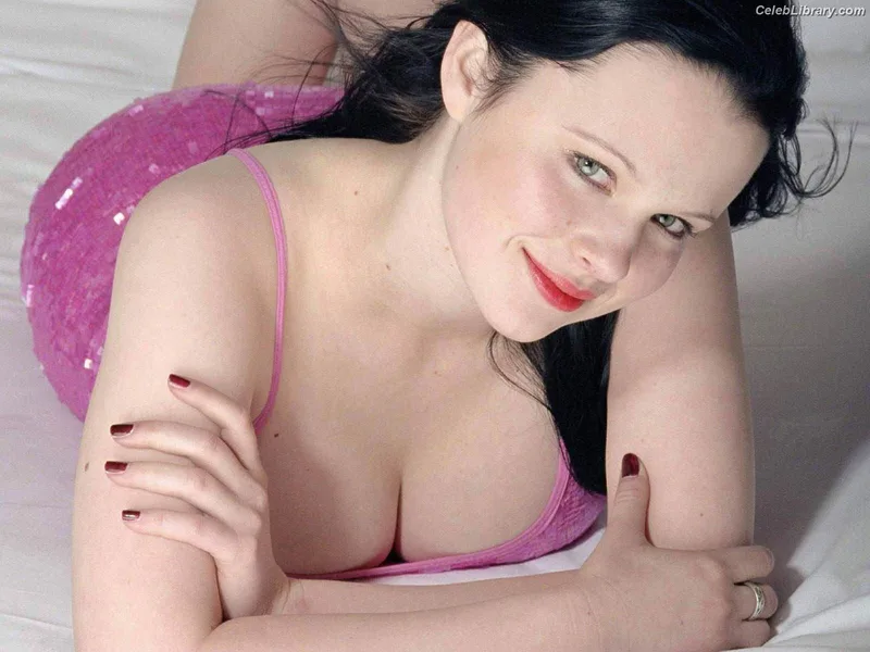 Thora Birch photo 15 of 19
