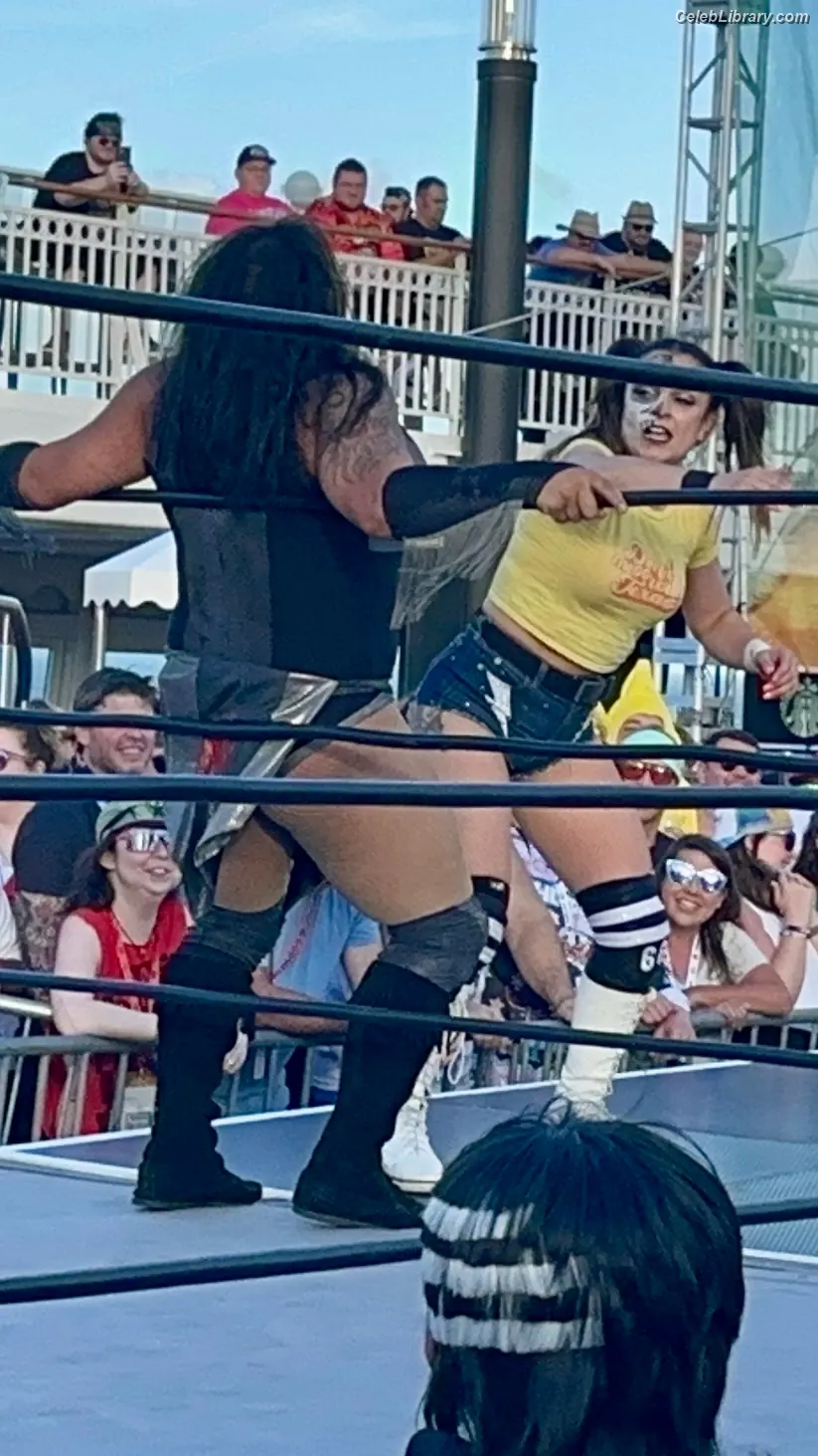 Thunder Rosa photo 3 of 911