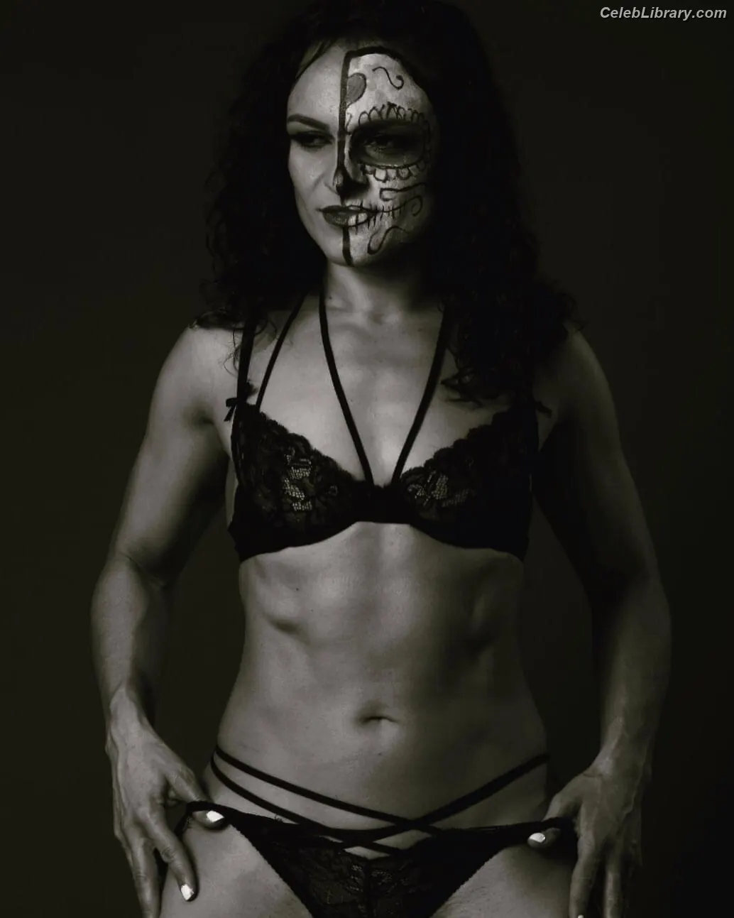 Thunder Rosa photo 4 of 911