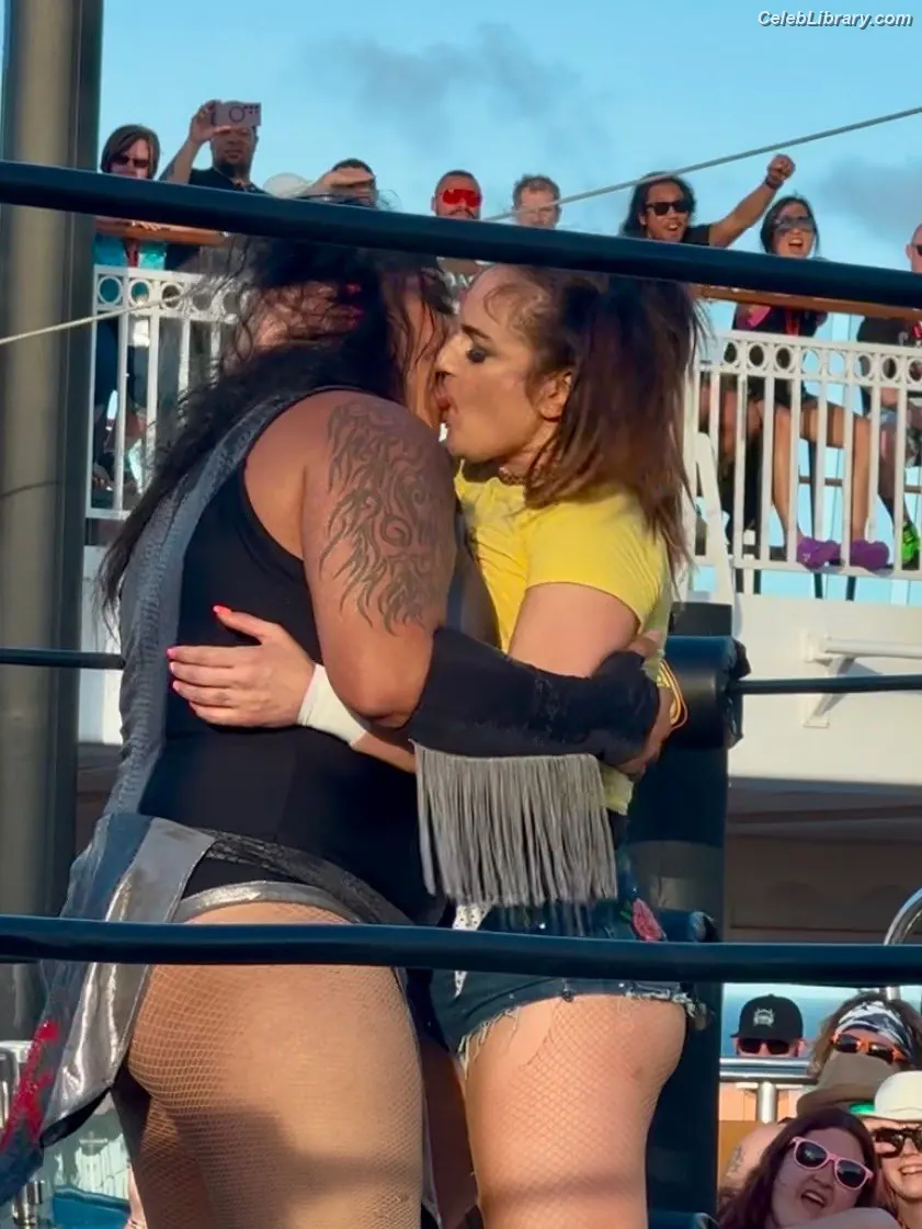 Thunder Rosa photo 10 of 911