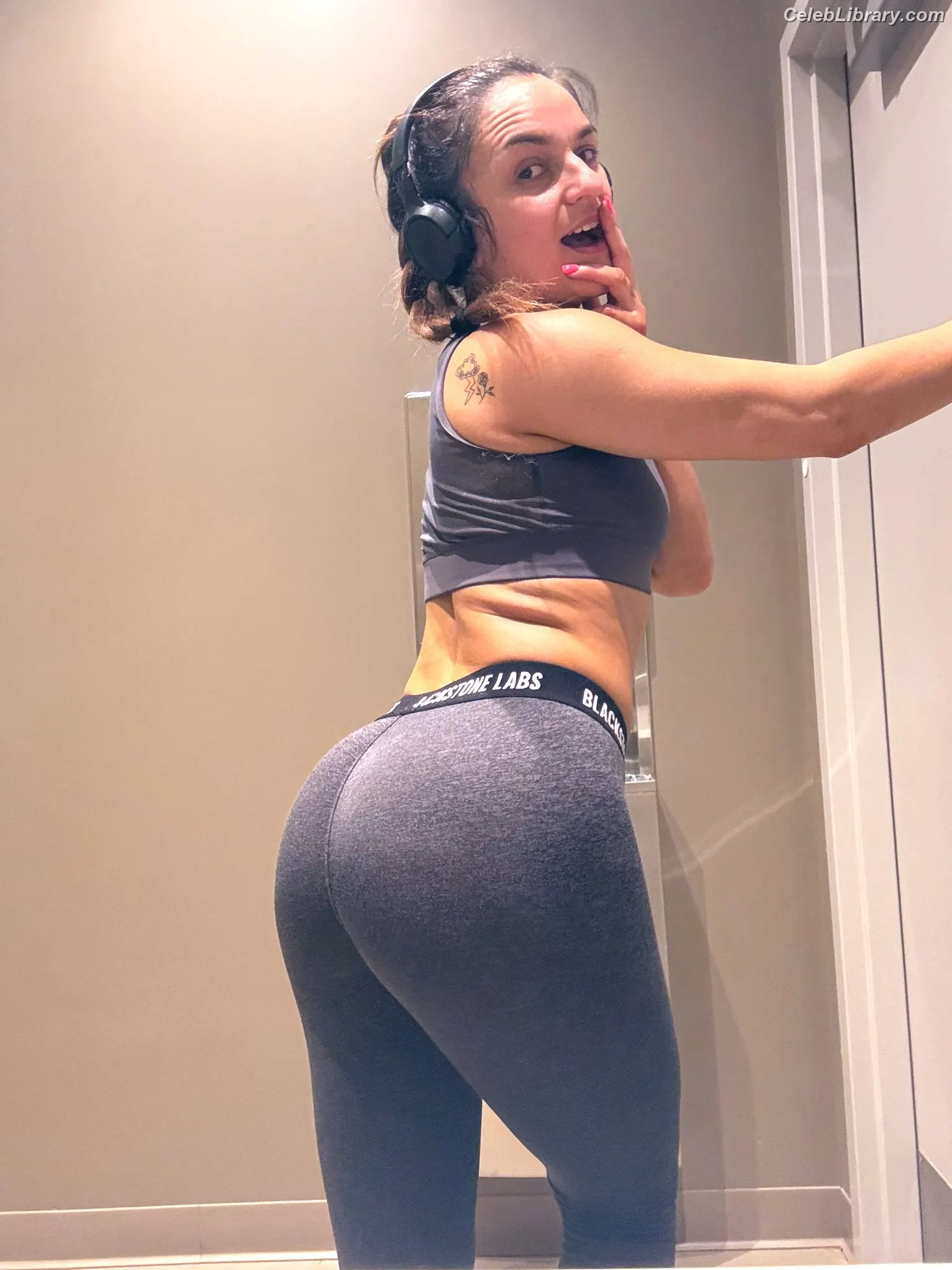 Thunder Rosa photo 11 of 911