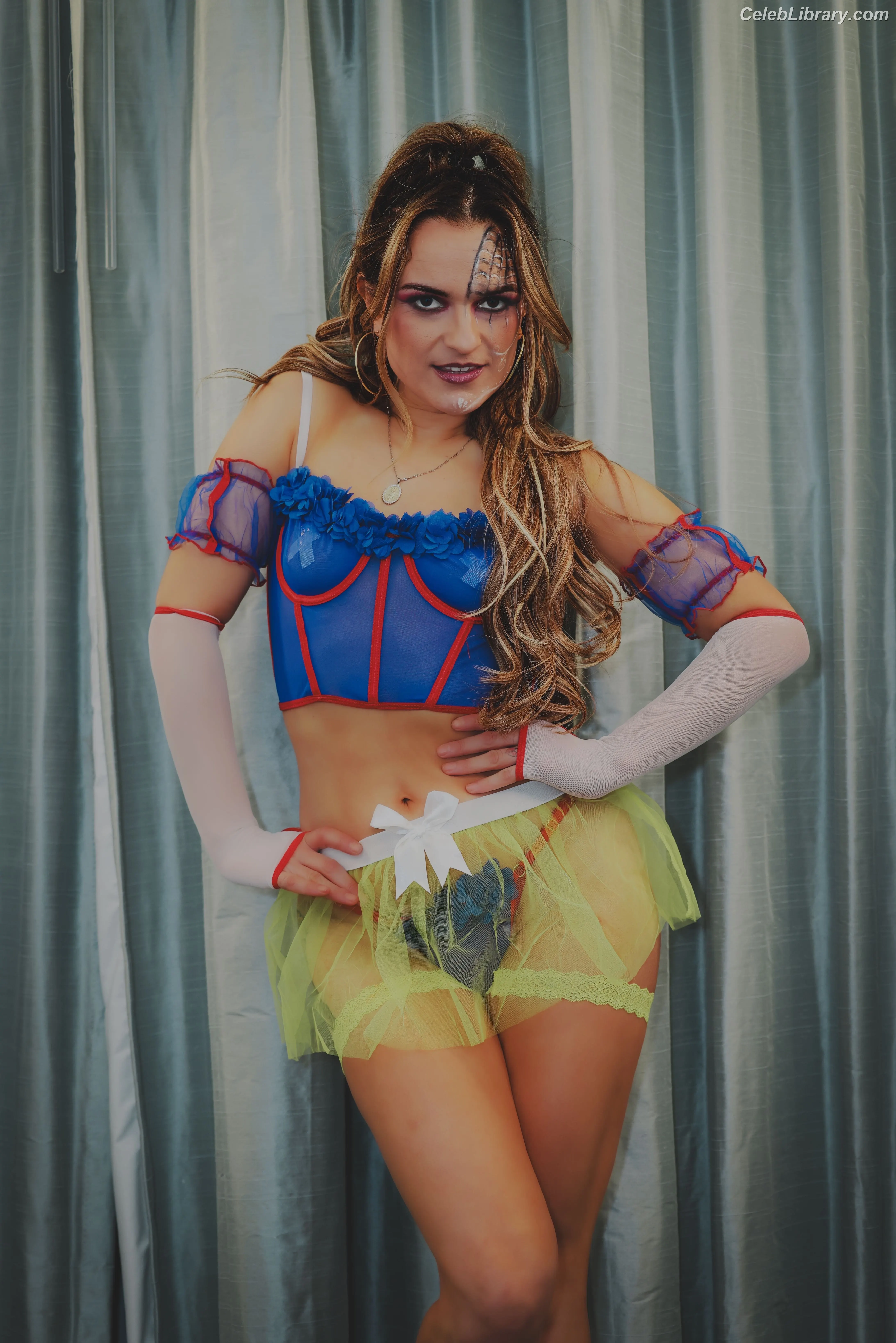 Thunder Rosa photo 7 of 911