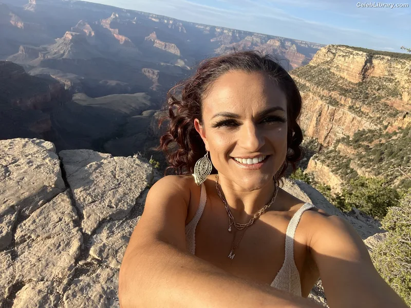 Thunder Rosa photo 3 of 912