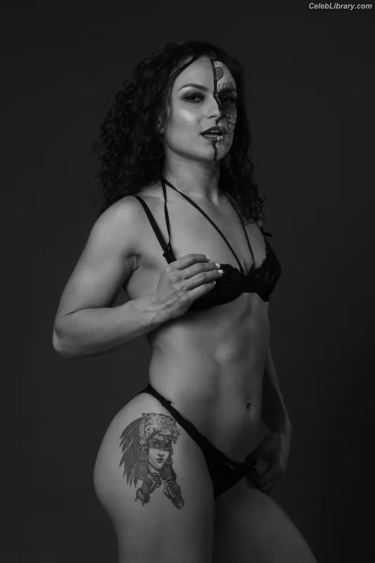Thunder Rosa photo 2 of 912