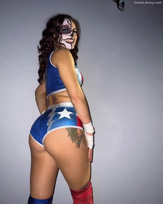 Thunder Rosa photo 1 of 912