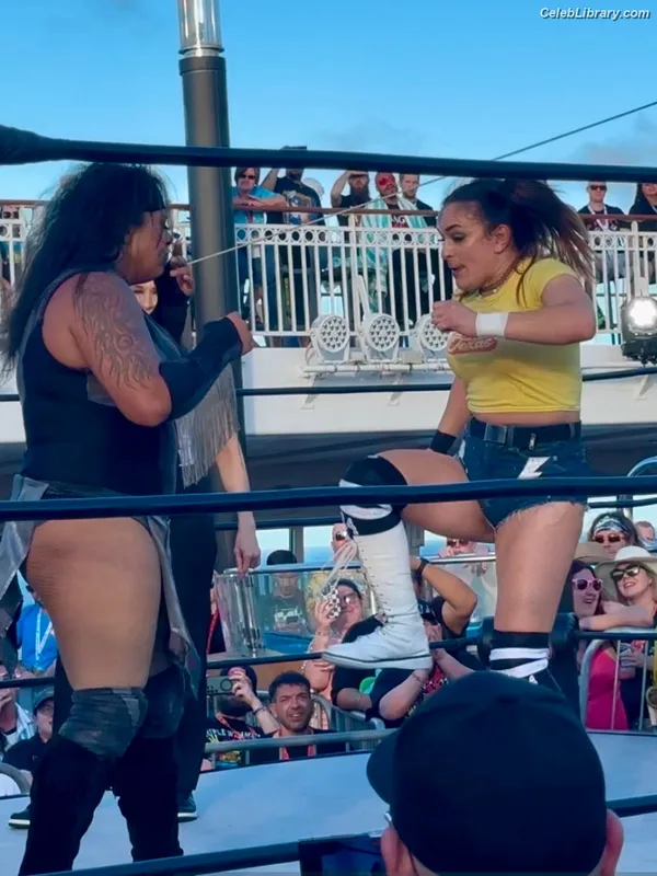 Thunder Rosa photo 20 of 912