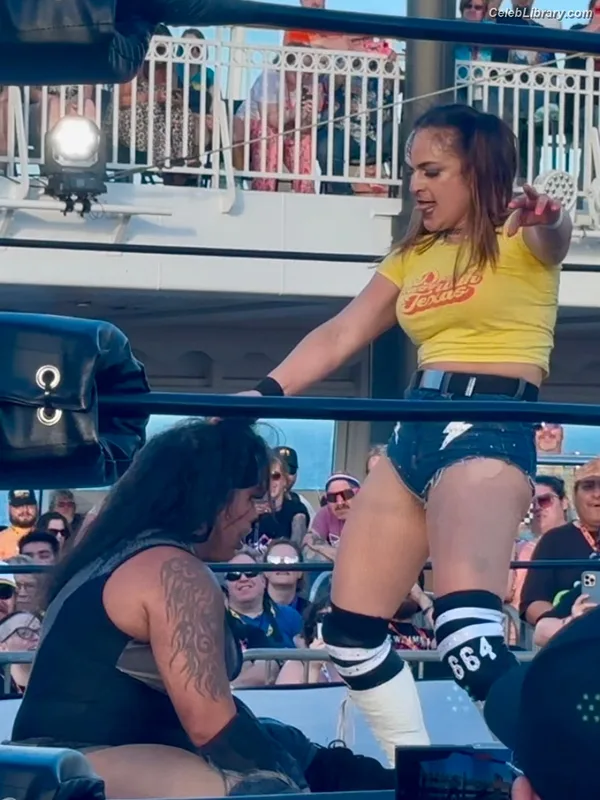 Thunder Rosa photo 3 of 912