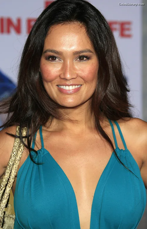 Tia Carrere photo 8 of 29