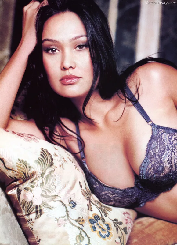 Tia Carrere photo 19 of 29
