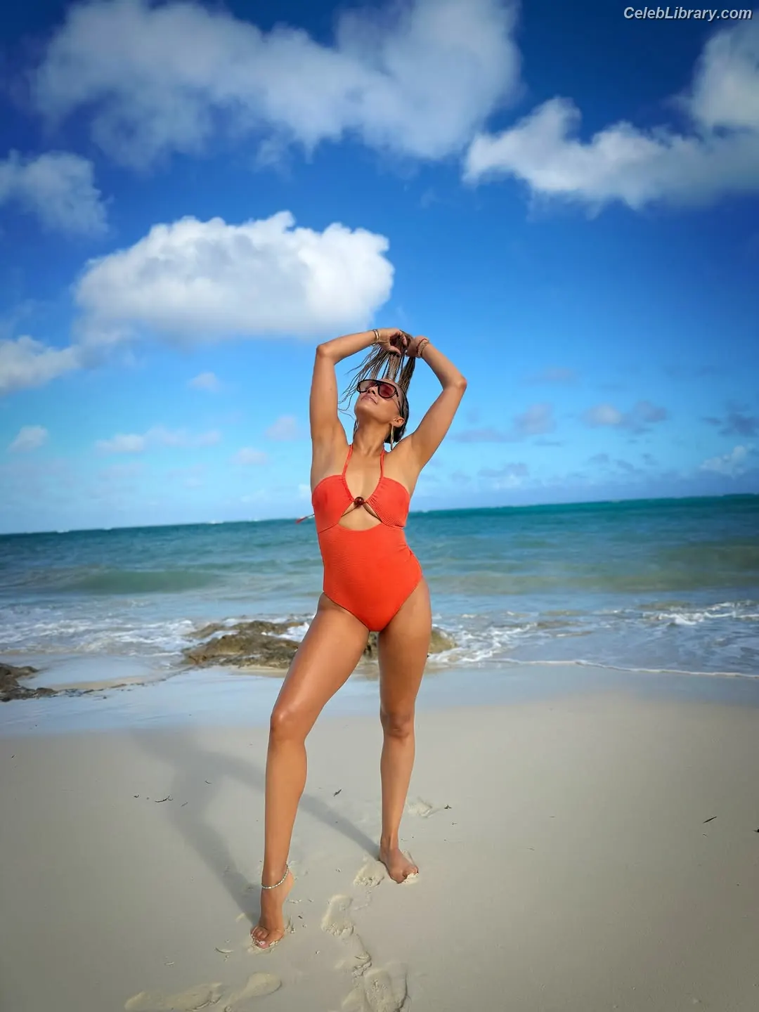 Tia Mowry photo 6 of 184