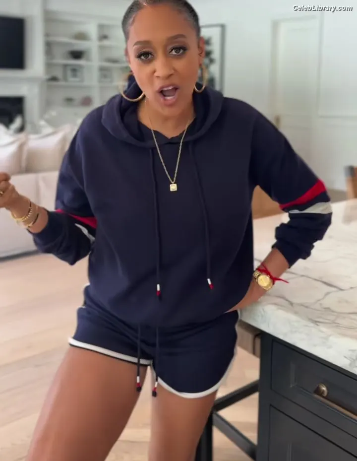 Tia Mowry photo 14 of 184