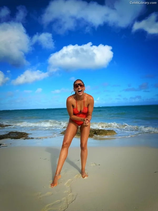 Tia Mowry photo 5 of 185