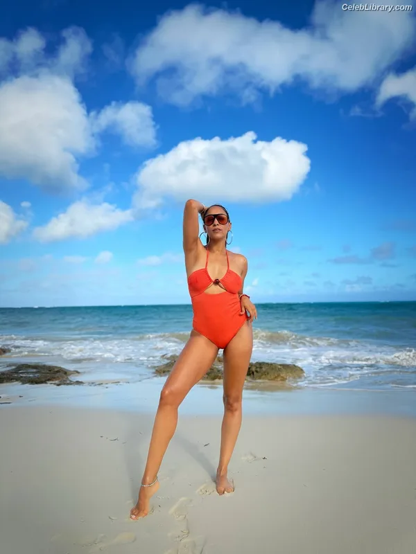Tia Mowry photo 8 of 185