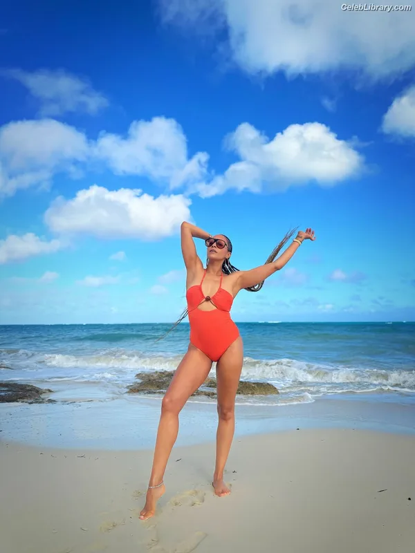 Tia Mowry photo 15 of 185