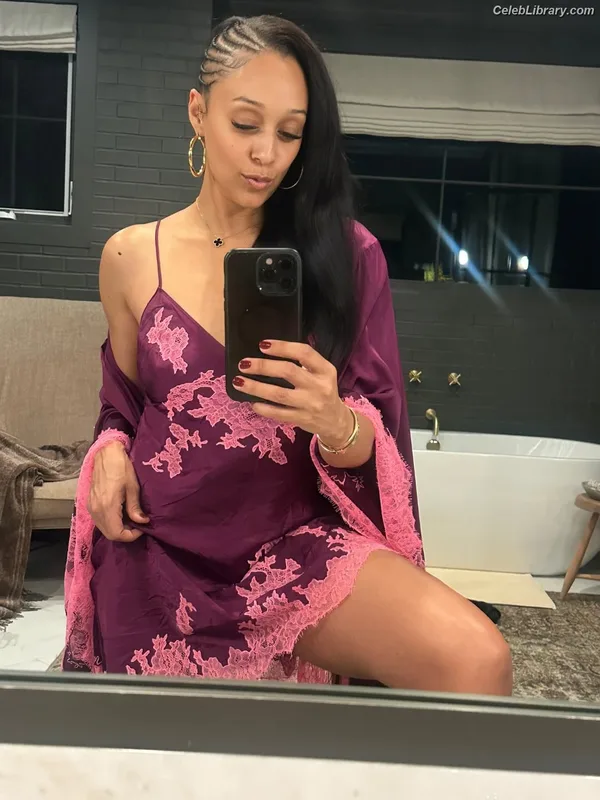 Tia Mowry photo 17 of 185