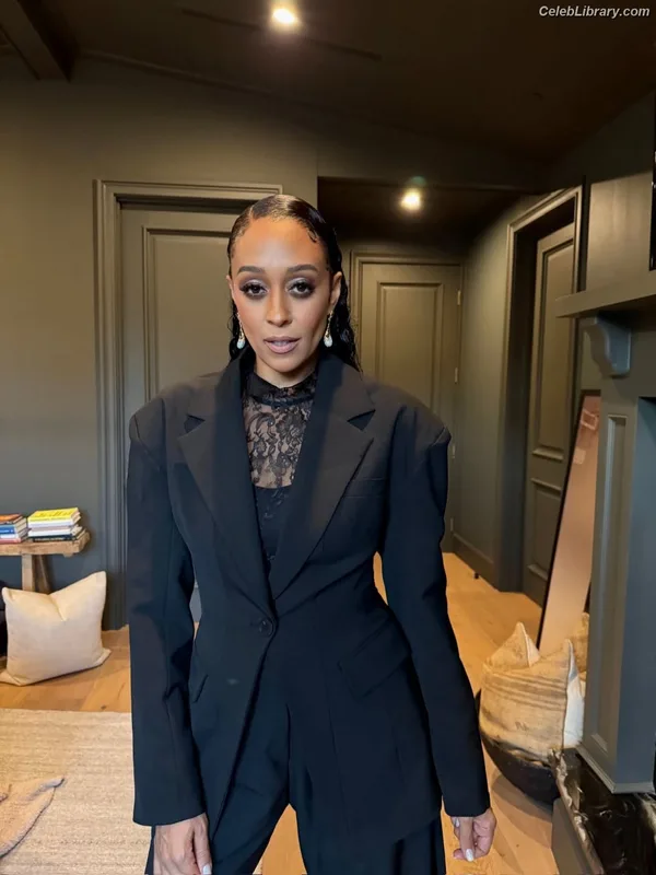 Tia Mowry photo 18 of 185