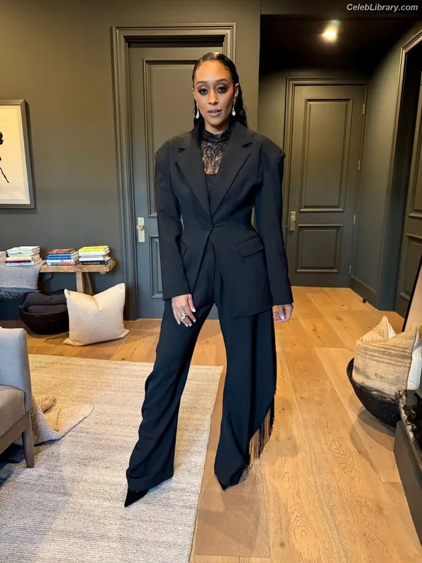 Tia Mowry photo 20 of 185
