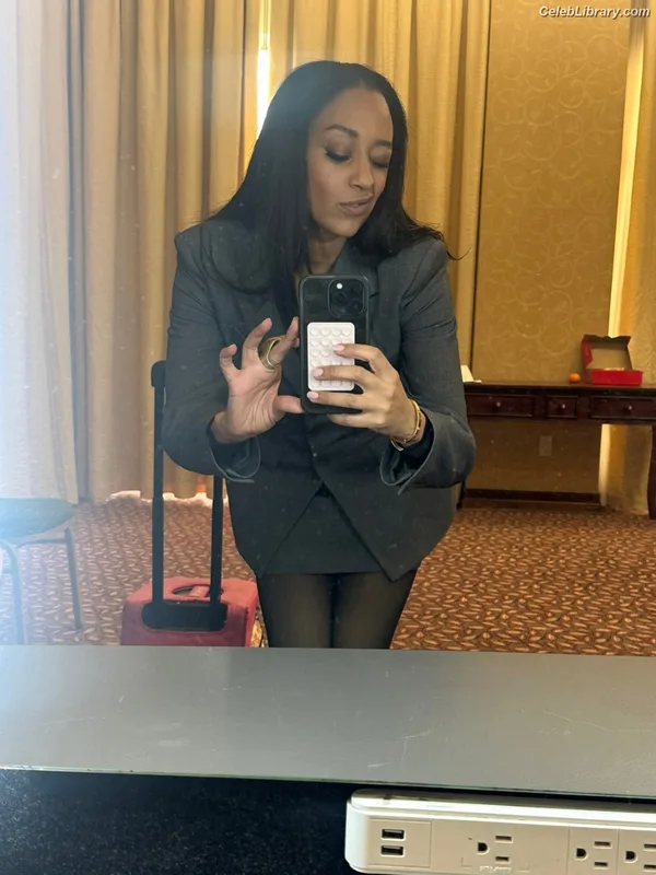 Tia Mowry photo 21 of 185