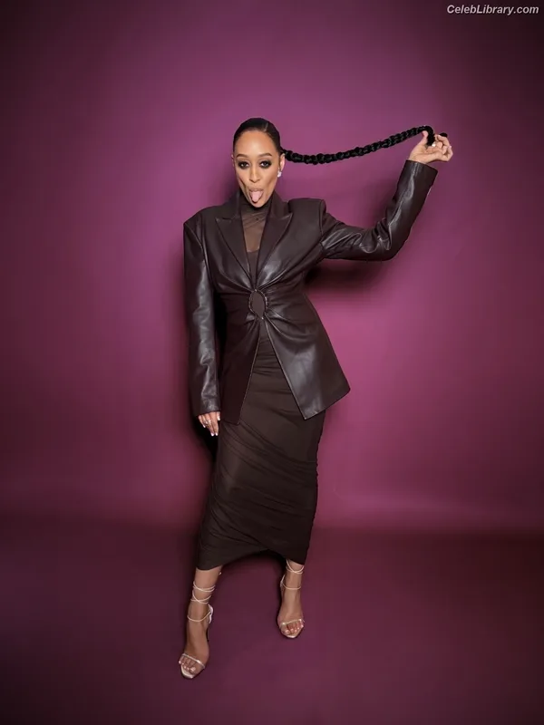 Tia Mowry photo 3 of 185