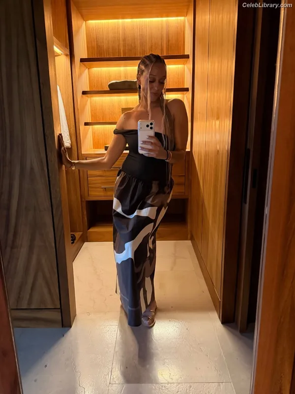 Tia Mowry photo 23 of 185