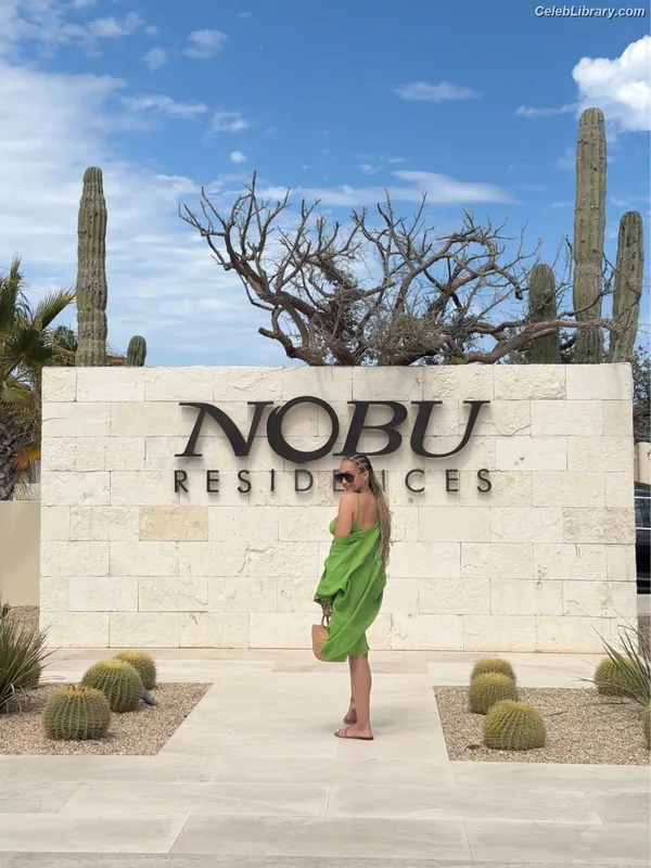 Tia Mowry photo 1 of 185
