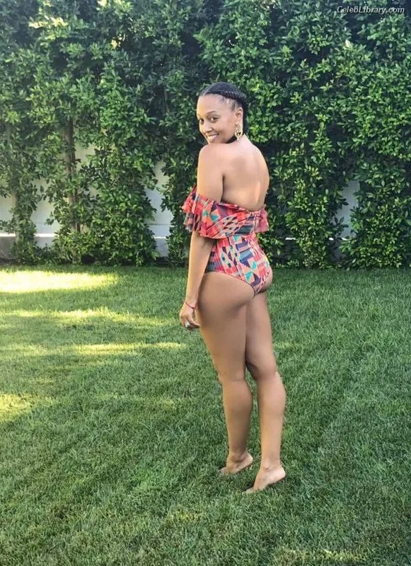 Tia Mowry photo 8 of 185