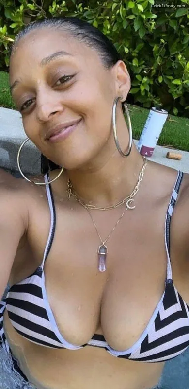 Tia Mowry photo 9 of 185