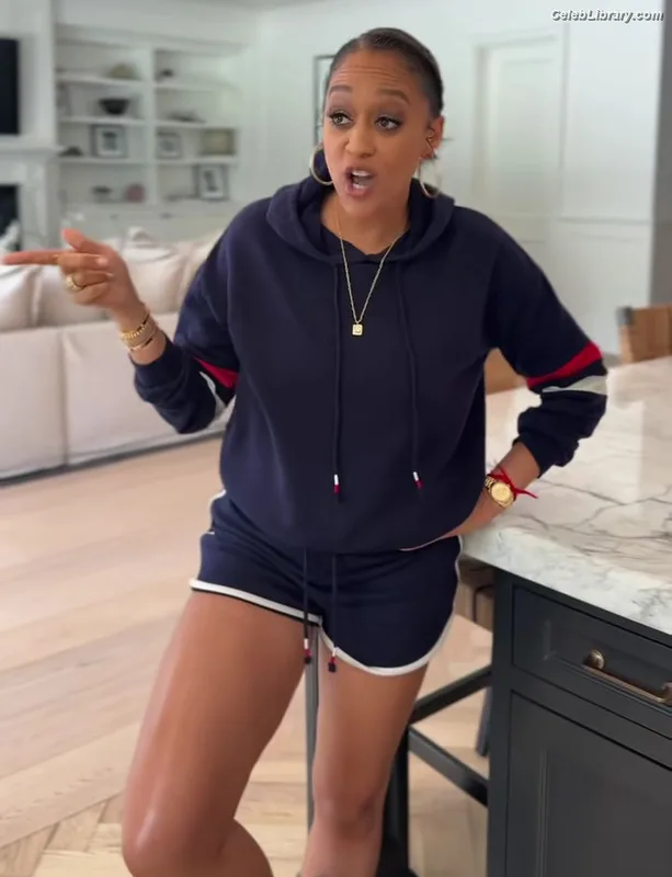 Tia Mowry photo 16 of 185