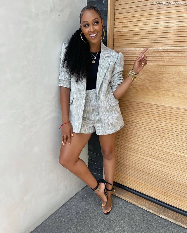 Tia Mowry photo 14 of 185