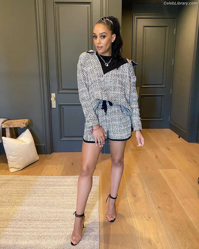 Tia Mowry photo 18 of 185