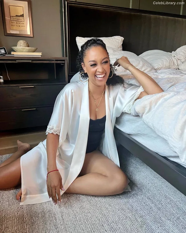 Tia Mowry photo 24 of 185