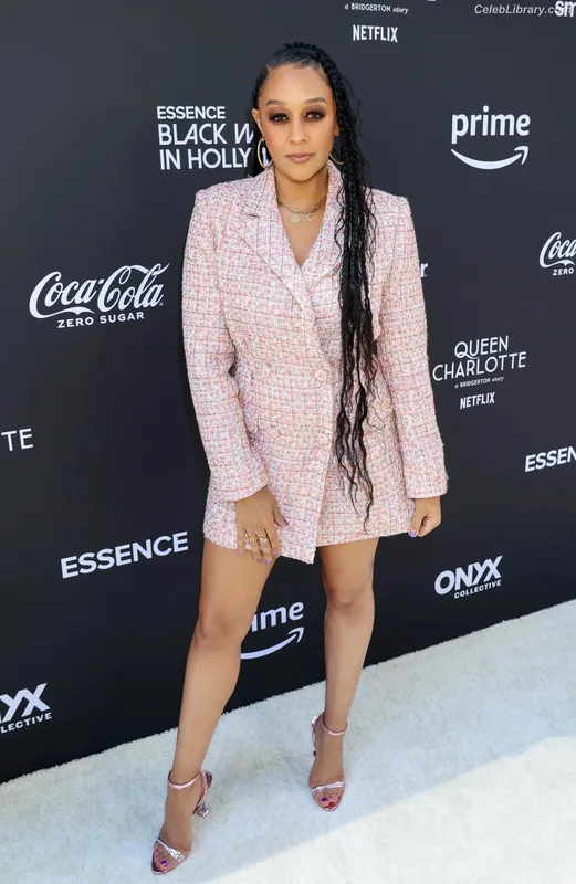 Tia Mowry photo 2 of 185