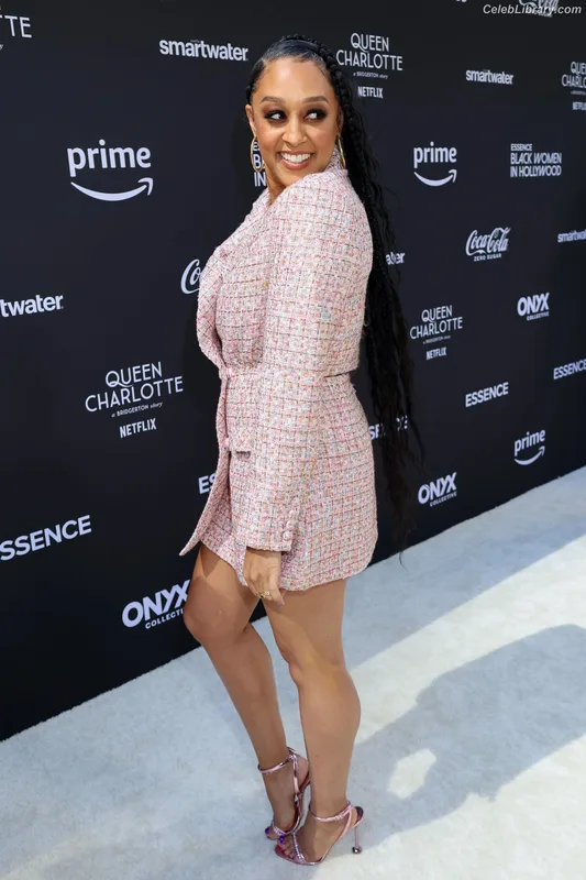 Tia Mowry photo 3 of 185