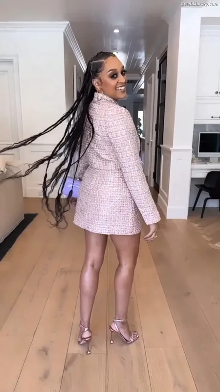 Tia Mowry photo 5 of 185