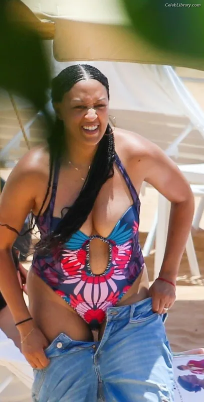 Tia Mowry photo 16 of 185