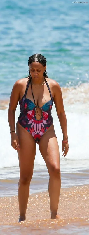 Tia Mowry photo 20 of 185